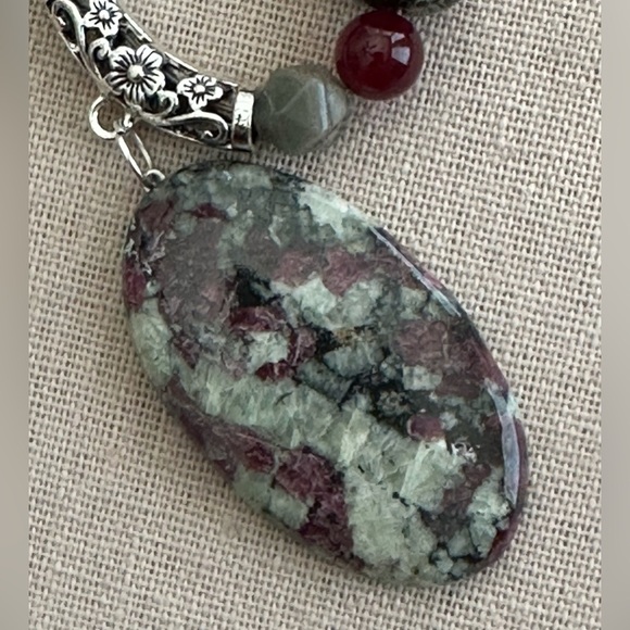 22-1/2 inch Glass bead Necklace NWOT - Picture 7 of 16